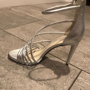 Kenneth Cole Barletta heels New Never Worn  Silver size 7